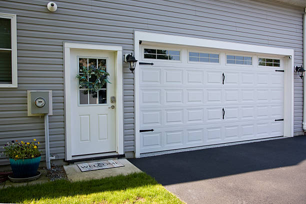 24/7 Emergency Garage Door Panel Replacement experts in Electra, TX
